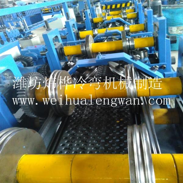 防滑腳踏板自動生產(chǎn)線 conew_img_20150817_082308_愛奇藝.jpg